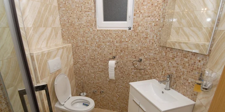7 nocí na ostrově Vir: krásné apartmány u moře pro 2 či 4 os., bazén i hřiště