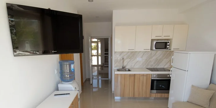 7 nocí na ostrově Vir: krásné apartmány u moře pro 2 či 4 os., bazén i hřiště