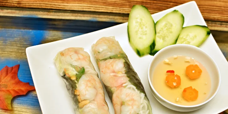 Asijské 4chodové menu pro 2: thajská, vietnamská i japonská kuchyně