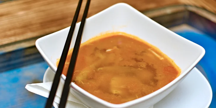 Asijské 4chodové menu pro 2: thajská, vietnamská i japonská kuchyně