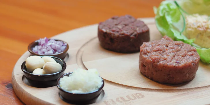 Tatarákové menu: z hovězího válečku, vepřové panenské svíčkové i tvarůžků