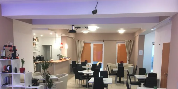 Virtuální realita a jiná dimenze v 5D či 9D kinu: Kavárna budoucnosti