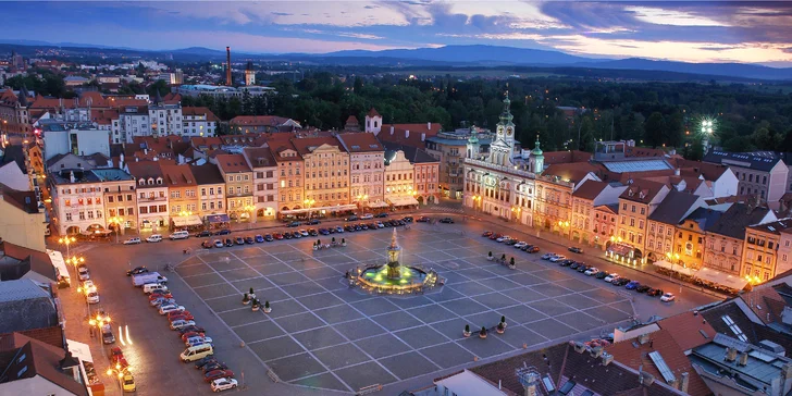 Za 15 minut dojdete na slavné náměstí Přemysla Otakara II.