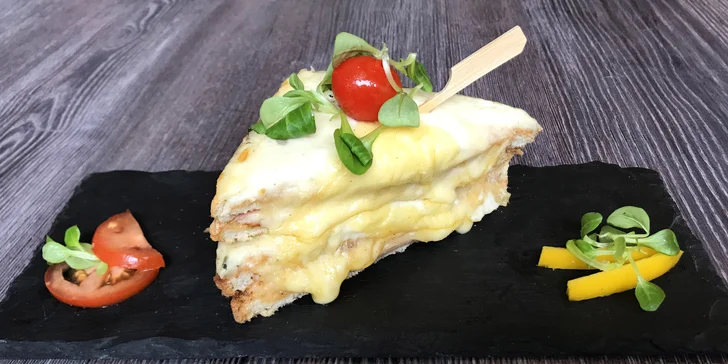 Začněte den dobrou snídaní: káva nebo džus a zapečený toust