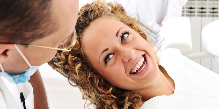 Důkladná dentální hygiena pro zářivý úsměv s air flow i bez