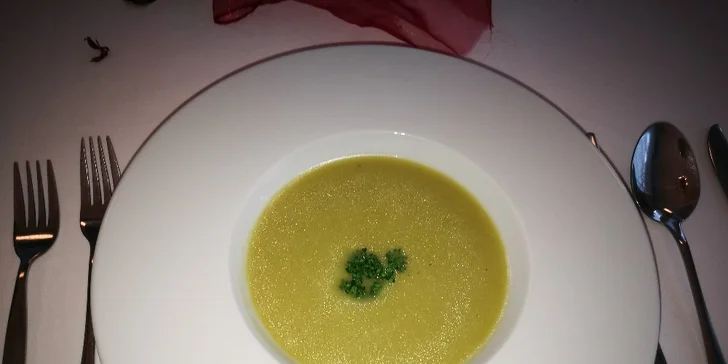 České menu pro 2 osoby: ovárek, panenská svíčková, domácí lívance a možný i wellness