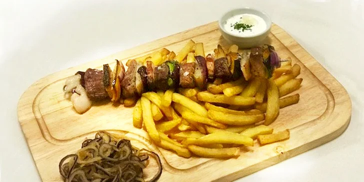Bezlepkový špíz z hovězího masa, vepřové panenky i choriza pro jednoho či pro dva