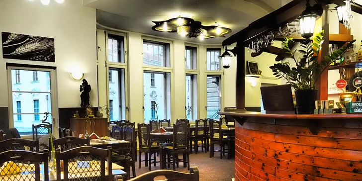 Tříchodové indické menu pro dvě osoby: hlavní chod a předkrm podle výběru