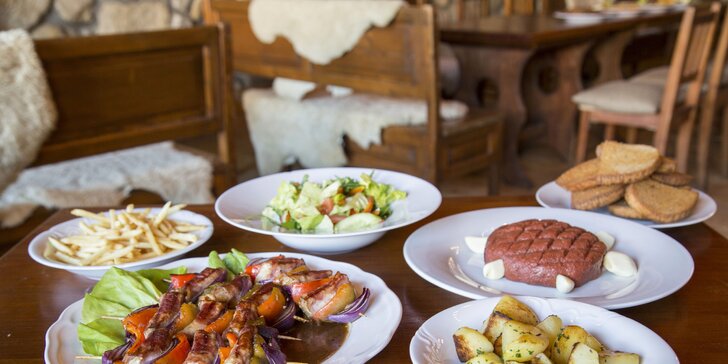 Gurmánské menu až pro 4 osoby: vepřové špízy, tatarák, přílohy i salát