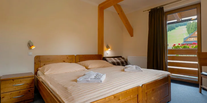 K dispozícii sú dvojlôžkové izby alebo apartmány so samostatnou spálňou.