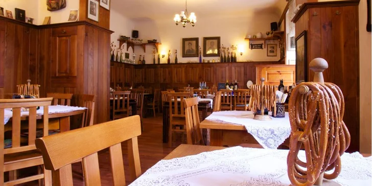2 burgery a 2 piva v restauraci U Matěje Kotrby
