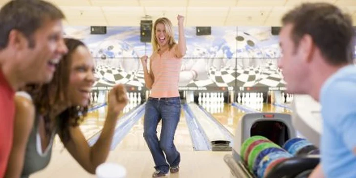199 Kč za hodinu bowlingu až pro 6 hráčů v Bowling RAN clubu V Celnici. Špičková herna v centru Prahy, skvělé vybavení a vykutálená zábava se slevou 55 %.