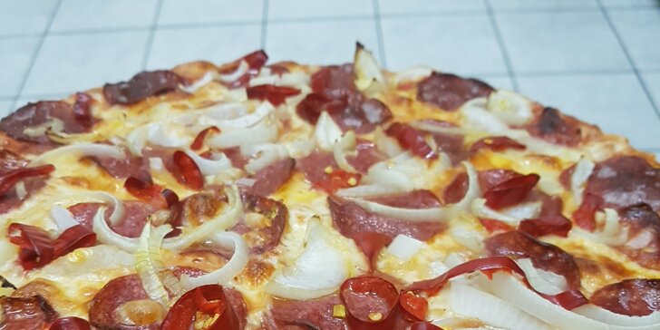 Pizza u sportoviště pro dva: na výběr z 17 druhů pizz pečených na kameni
