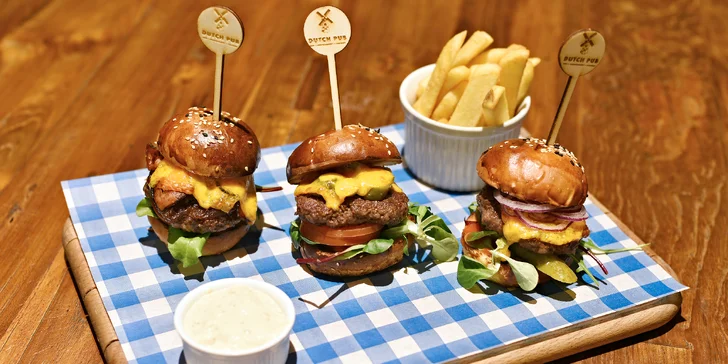 Trojitý zásah: 3 miniburgery, hranolky a domácí tatarka pro 1 nebo 2 osoby