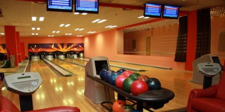 199 Kč za hodinu bowlingu až pro 6 hráčů v Bowling RAN clubu V Celnici. Špičková herna v centru Prahy, skvělé vybavení a vykutálená zábava se slevou 55 %.