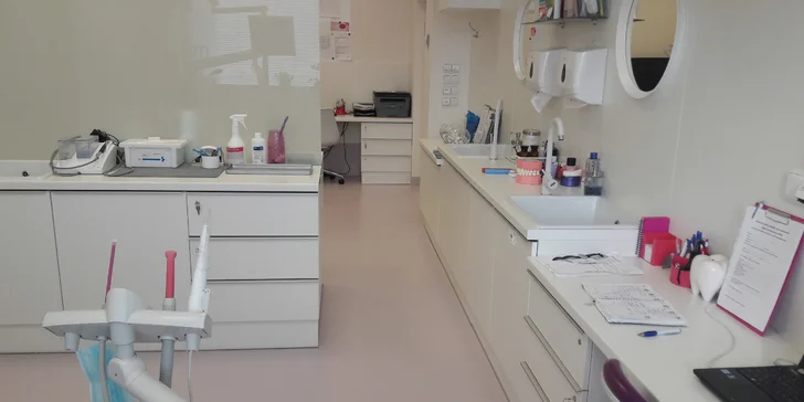 Oslňte okolí zářivým úsměvem: Ordinační bělení zubů peroxidovým gelem