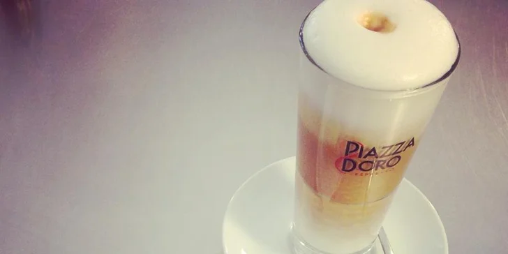 2 teplé nápoje na Vítkově nebo na Petříně: svařený džus nebo caffè latte