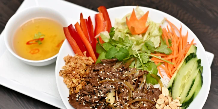 Vietnamské menu pro 1 či 2: Předkrm i hlavní chod podle výběru