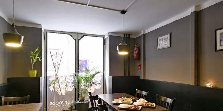 Vietnamské menu pro 1 či 2: Předkrm i hlavní chod podle výběru