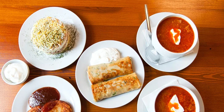Ukrajinské menu pro 2: boršč, sladké syrniky, masové bliny a tuňákový salát