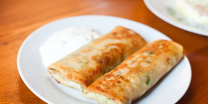 Ukrajinské menu pro 2: boršč, sladké syrniky, masové bliny a tuňákový salát