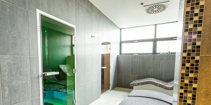 4* hotel přímo u Slunečních jezer: soukromá pláž, privátní wellness i vstup do aquaparku