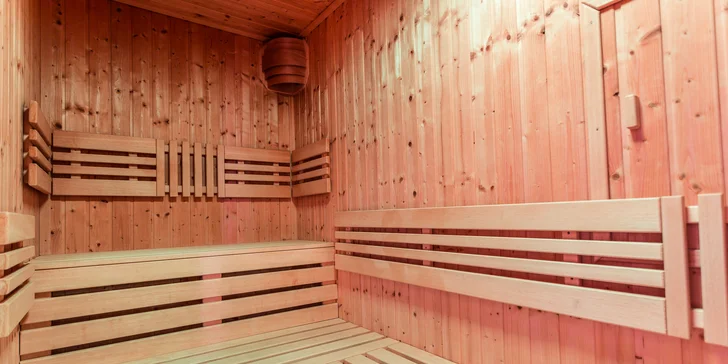 4* hotel přímo u Slunečních jezer: soukromá pláž, privátní wellness i vstup do aquaparku
