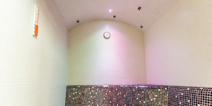 4* hotel přímo u Slunečních jezer: soukromá pláž, privátní wellness i vstup do aquaparku