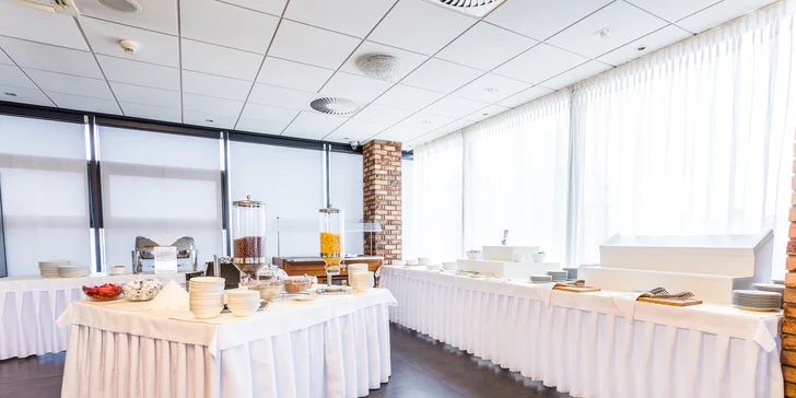 4* hotel přímo u Slunečních jezer: soukromá pláž, privátní wellness i vstup do aquaparku
