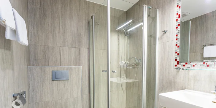 4* hotel přímo u Slunečních jezer: soukromá pláž, privátní wellness i vstup do aquaparku