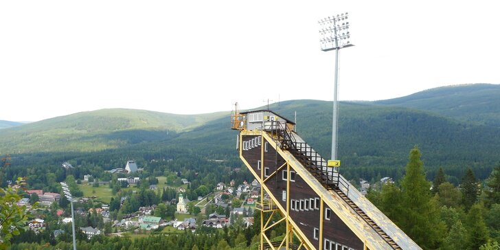 13 pater adrenalinu: slaňování 36metrové vyhlídkové věže v Harrachově