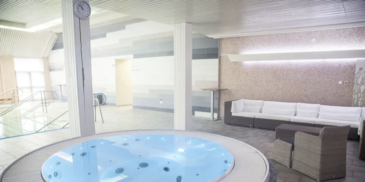 Parádní odpočinek na Orlíku: neomezený wellness, masáž i sportovní aktivity