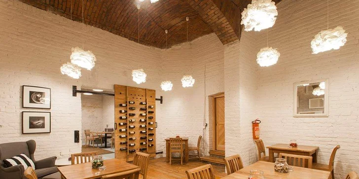 Otevřený voucher ke konzumaci v Mohaji Café na cokoli z nabídky