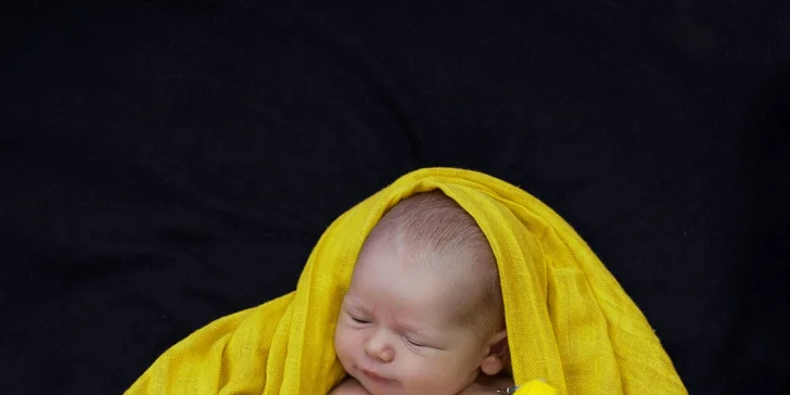 Profesionální novorozenecké (newborn) a těhotenské focení v ateliéru