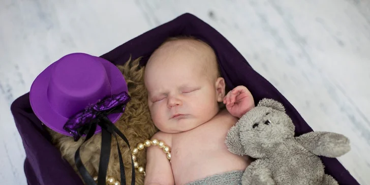 Profesionální novorozenecké (newborn) a těhotenské focení v ateliéru