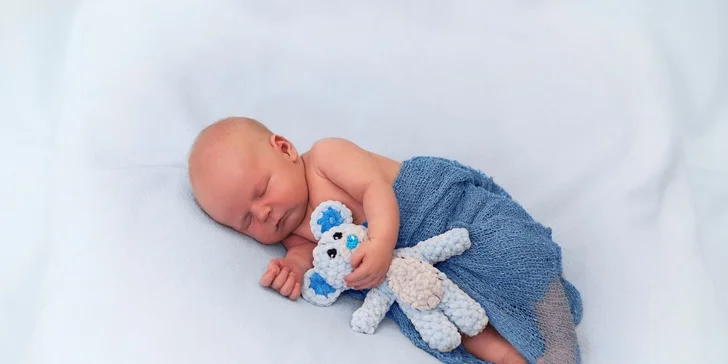 Profesionální novorozenecké (newborn) a těhotenské focení v ateliéru