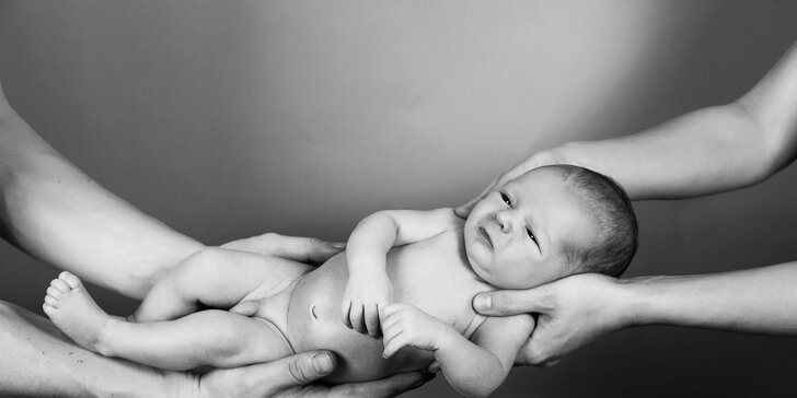 Profesionální novorozenecké (newborn) a těhotenské focení v ateliéru