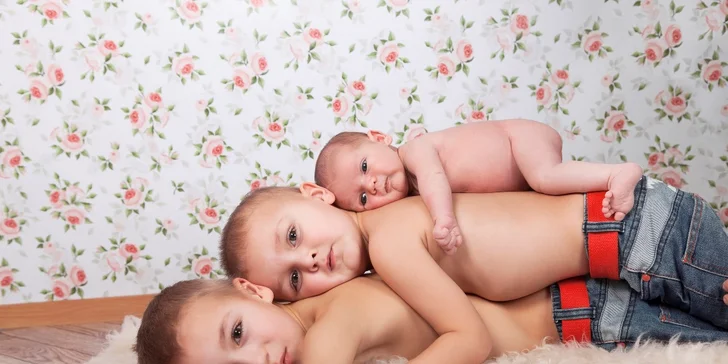 Profesionální novorozenecké (newborn) a těhotenské focení v ateliéru
