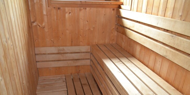 Uvolněte se: 150 minut privátního wellness až pro 5 osob – sauna a whirlpool