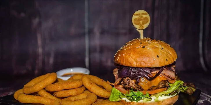 2 burgery v domácí žemli s masem ze 100% českého býčka z lokálních chovů