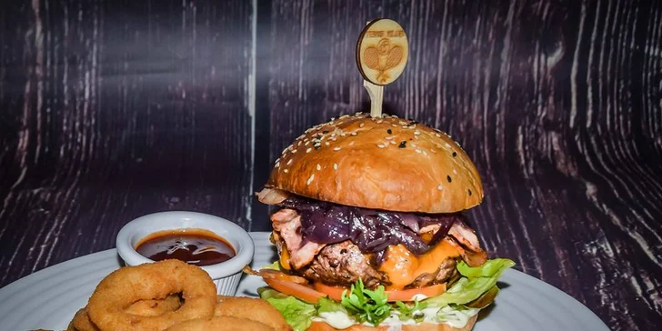 2 burgery v domácí žemli s masem ze 100% českého býčka z lokálních chovů