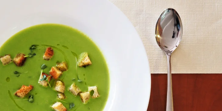Velikonoční pobyt u přehrady: 4 chodové menu s vínem a možností wellness