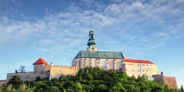 Samotné město Nitra je plné památek a zajímavostí, z nichž byste určitě neměli vynechat Nitranský hrad.