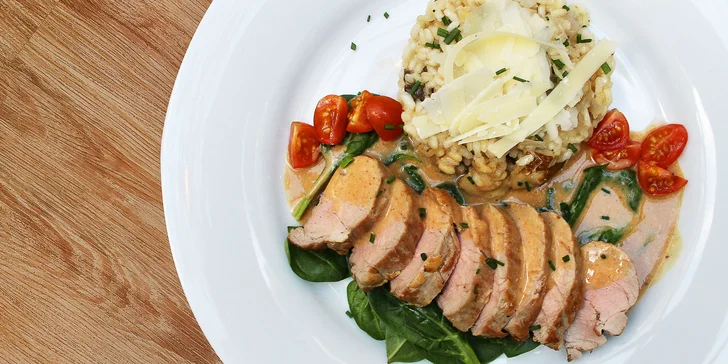 Degustační menu s vínem pro 2 osoby: lososový tataráček i domácí lívanečky