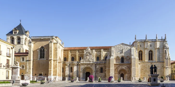 Svatojakubskou cestou přes Lurdy do Santiaga de Compostela: 7x nocleh, snídaně
