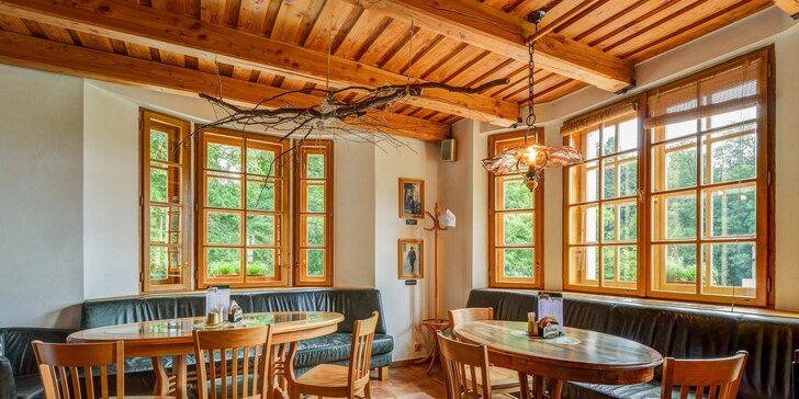 Romantika v lesním penzionu: domácí kuchyně i slivovice, privátní wellness u většiny variant pobytu