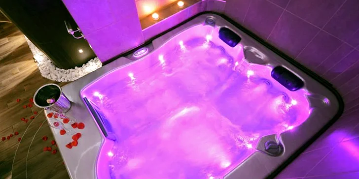 Sauna a vířivka jsou na 2 hodiny jenom vaše: privátní wellness pro 2-4 osoby