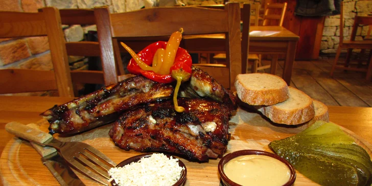 Dobrota jak ze sna: 1 kg pečených vepřových žeber v BBQ omáčce
