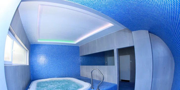 10 vstupů do Fitness Stationu, 10x bazén, whirlpool, sauna + 500 Kč kredit na solárium