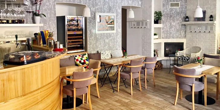 Otevřený voucher ke konzumaci v Mohaji Café na cokoli z nabídky